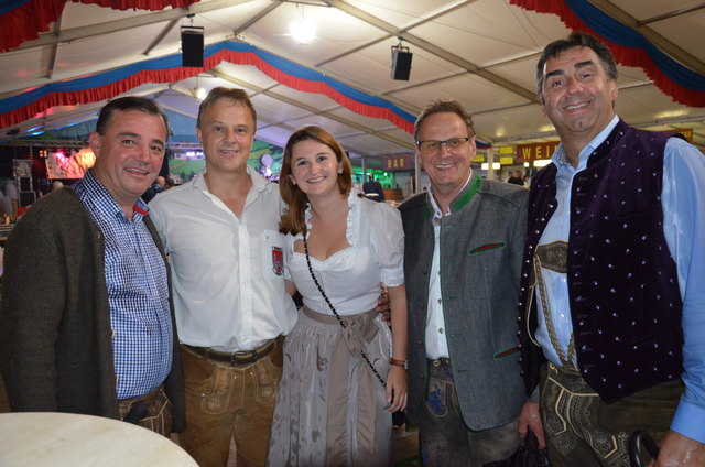 Stadtrat Christian Pewny, Garde-Festobmann Hermann Neureiter, Landesparteiobfrau Marlene Svazek, GV Didi Huber und GV Manfred Warter (v.li.).
