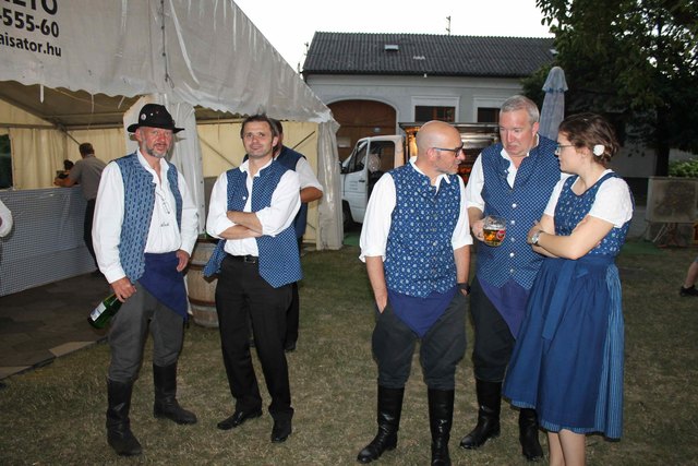 Die Oberloisdorfer Dorfmusikanten spielten am Freitag auf