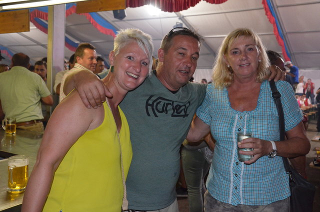 Schilehrerin Christine  Habersatter (re.) mit ihren Gästen Raf und Patricia aus Belgien.