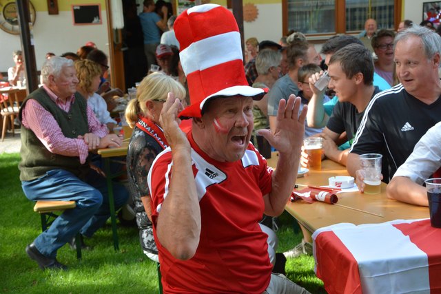 Hermann Schiechtl, Kathies Großonkel, fieberte beim Public Viewing in der ersten Reihe mit