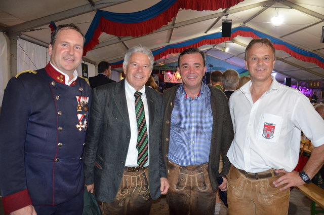 Garde-Hauptmann Cyriak Steiner, Bürgermeister Josef Tagwercher, Gemeinderat Christian Pewny und Festobmann Hermann Neureiter (v.li.).
