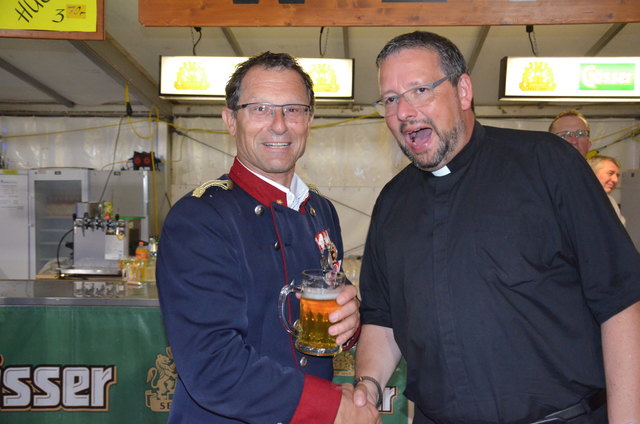 Kommerzialrat Leutnant Josef Habersatter und Pfarrer Mag. Frank Cöppicus-Röttger (v.li.).