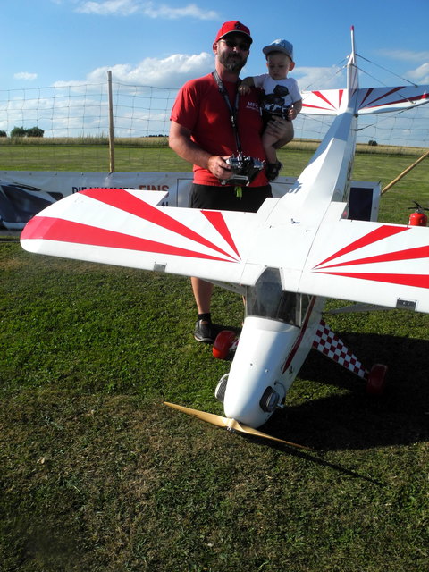 Pilot Stefan Matschiner: atemberaubende Manöver mit der Piper Cup Clippet Wing.