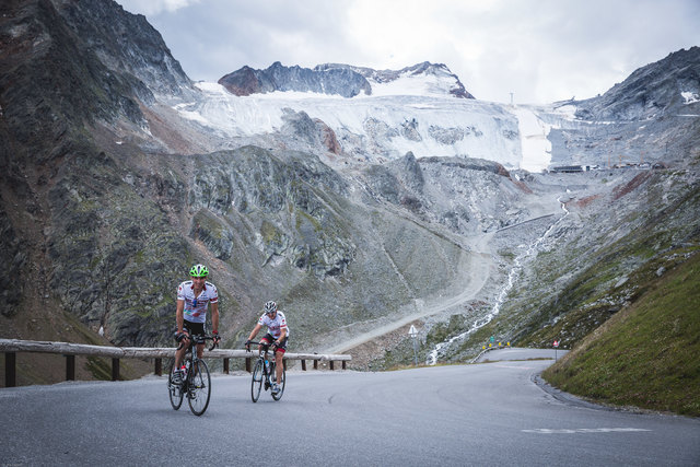 Eindrucksvolles Bild einer gewaltigen Radtour: Peter Taibon und Alfred Kößler erreichten das gesteckte Ziel!