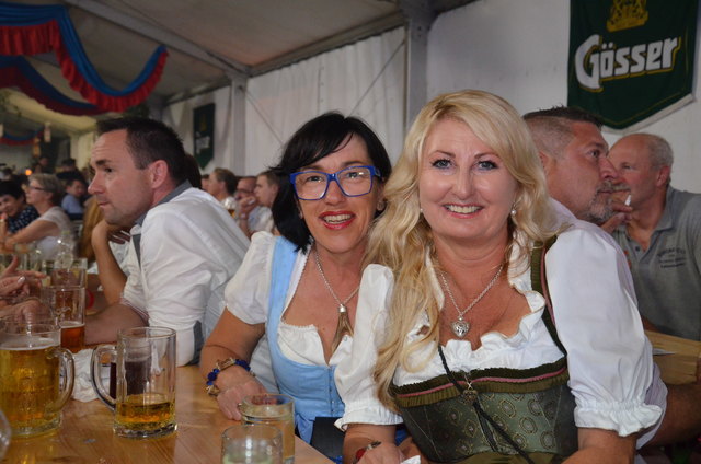 Martina Krings (Hochalm/Obertauern) (re.) und Brigitte Schwaiger (Frisiersalon Struwwelgitte/Obertauern).