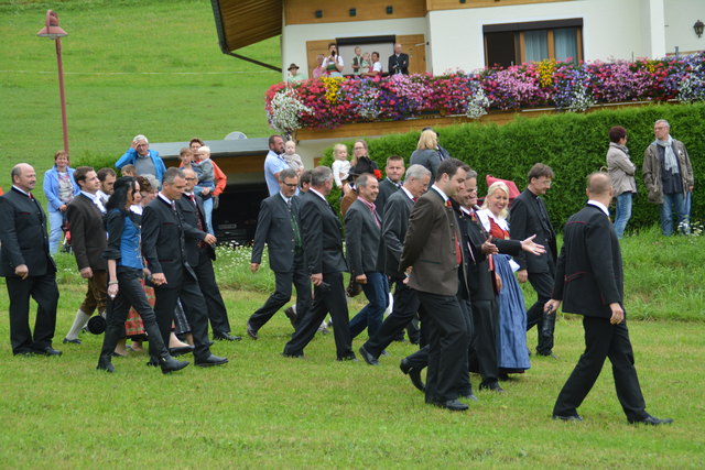 Die Ehrengäste unterwegs zum Festakt