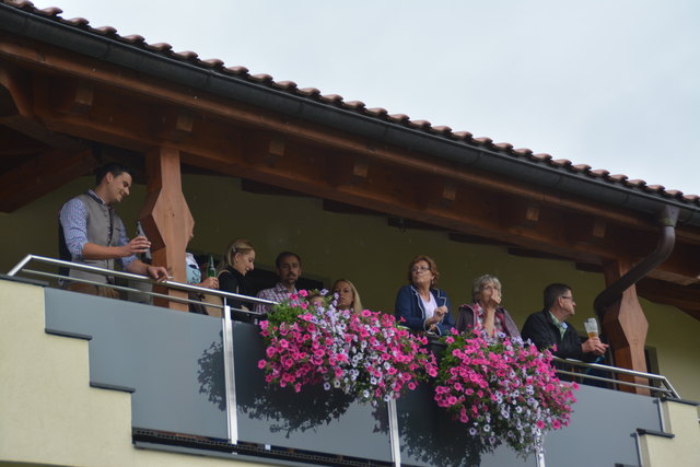 Zaungäste der benachbarten Häuser