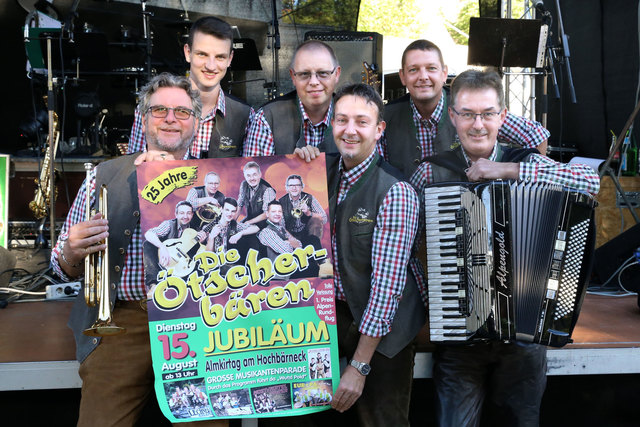 Die Ötscherbären feiern ihr 25-jähriges Bestehen mit einer großen Musikantenparade beim Almhaus am Hochbärneck. | Foto: privat