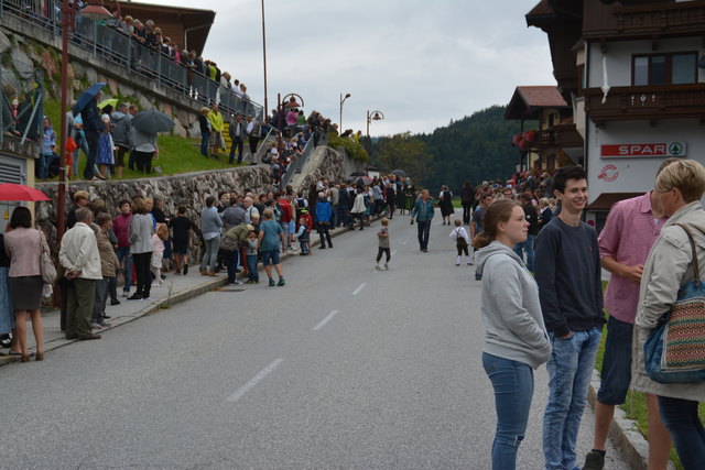Gespanntes Warten auf den Umzug - noch trocken