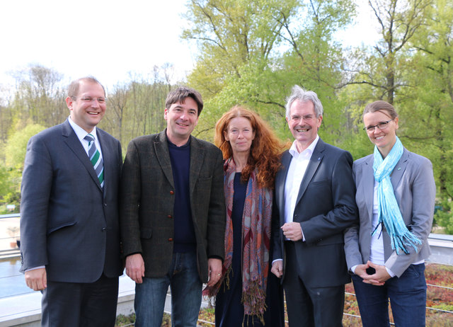 Christian Hanus/Universitätsprofessor Donau-Universität Krems, Geschäftsführer der GARTEN TULLN Franz Gruber, Christine Rottenbacher/Lehrgangsleiterin Ökologisches Garten- und Grünraummanagement, Landesrat Karl Wilfing, Katja Batakovic/Fachliche Leitung Verein „Natur im Garten“