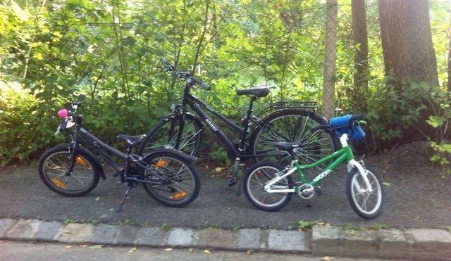 Mutter RAD mit ihren Kindern ...
