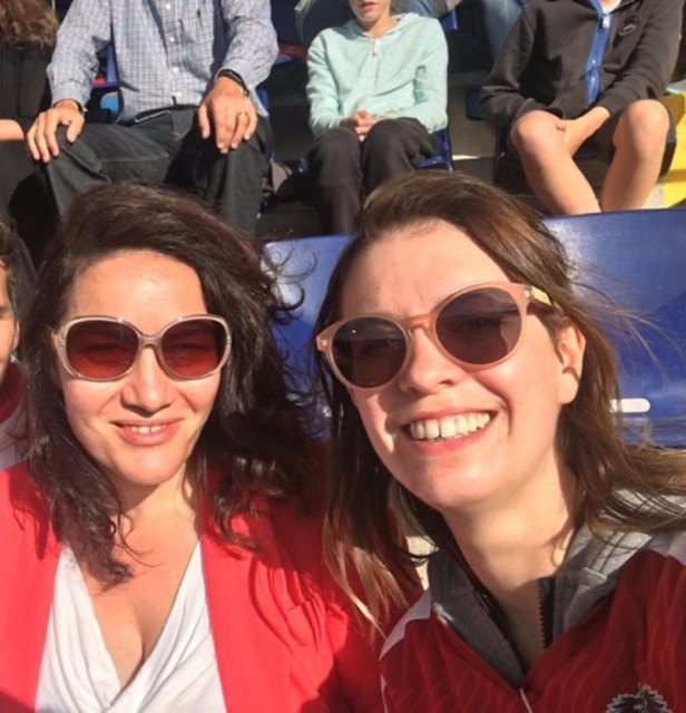 Fans: Lara Köck und Bundessprecherin Ingrid Felipe (r.) bei der Damenfußballeuropameisterschaft in Wien. | Foto: Die Grünen