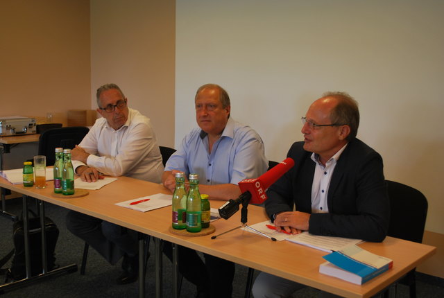 Präsentierten das Gutachten: Kurt Fallast, Rolf Holub und Albert Kreiner (von links)