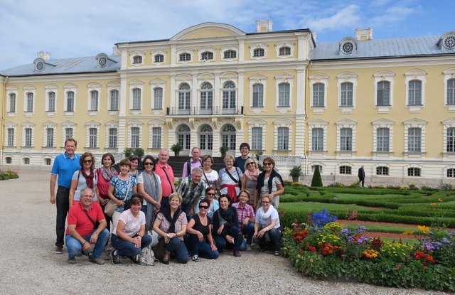 Der Singkreis hat auch das Schloss Rundale besucht | Foto: KK