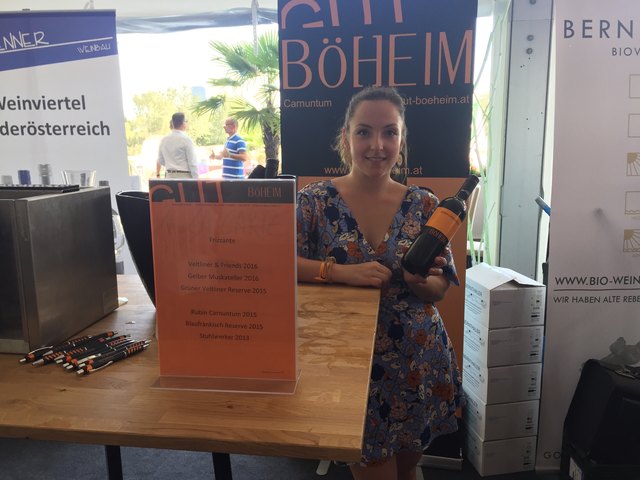 Gute Kombination: Volleyball und Wein | Foto: Nim