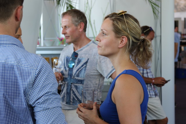 Gute Kombination: Volleyball und Wein | Foto: Nim