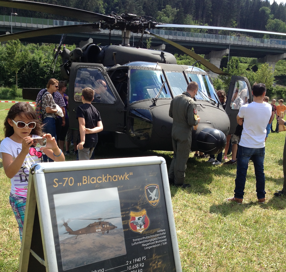 Ein "Blackhawk" - sicher ein Highlight bei der Schau in Telfs.