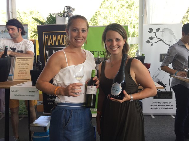 V. Gottschuly (li.) u. C. Hugl präsentierten ihre Weine. | Foto: Nim