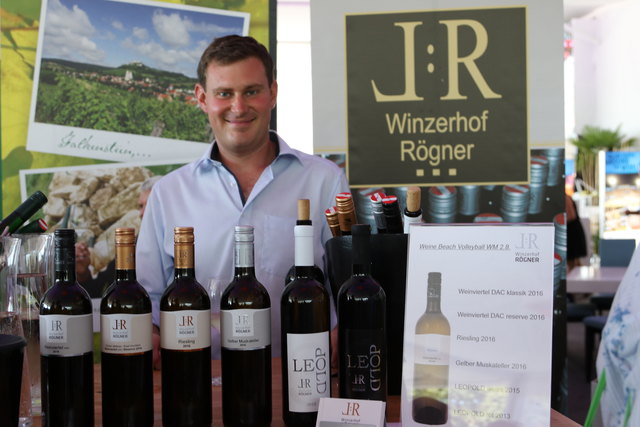 Gute Kombination: Volleyball und Wein | Foto: Nim