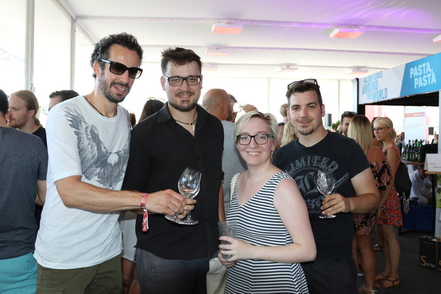 Firmenausflug zur WM: F. Mainx (l.), C. Kler, N. Berger u. M. Moritz. | Foto: Nim