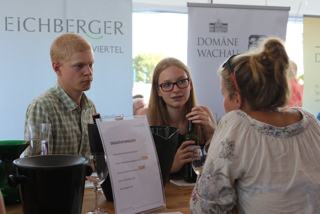 Gute Kombination: Volleyball und Wein | Foto: Nim