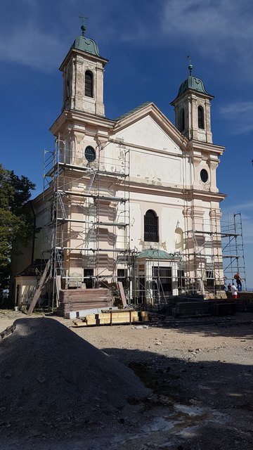 Die eingerüstete Kirche in der Burganlage soll bis Ende des Jahres wieder zugänglich sein. | Foto: Stift Klosterneuburg