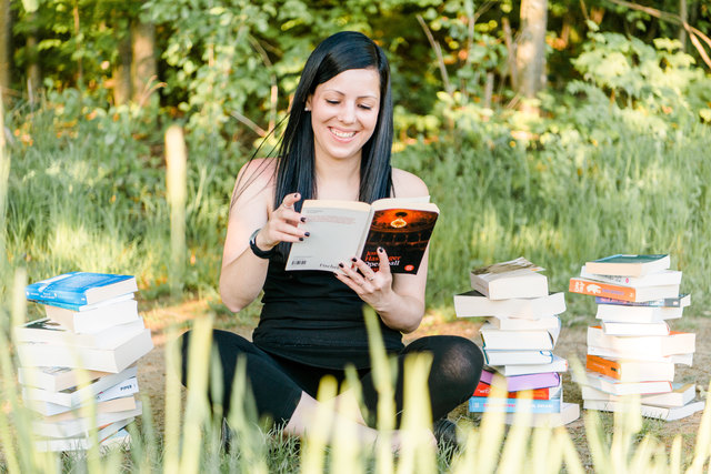 Ein Leben ohne Schreiben könnte sich die 29-jährige Autorin nicht vorstellen. Im Juli hat sie ihr zweites Buch veröffentlicht. | Foto: Foto: Diseinerei