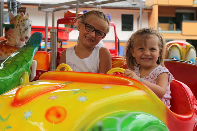 Leonie und Robin Burgstaller hatten Spaß im Autodrom.