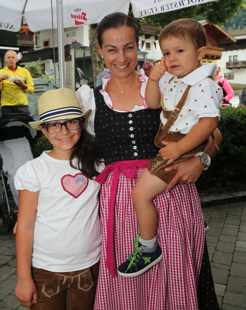 Ella, Fynn mit Mama Birgitt Sock.