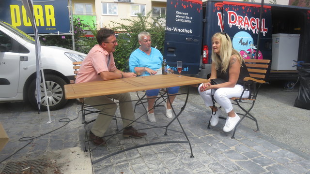 Gespräche über Gespräche kann man auch am Bauernmarkt führen! Ist doch gelacht wenn man das nicht machen könnte.