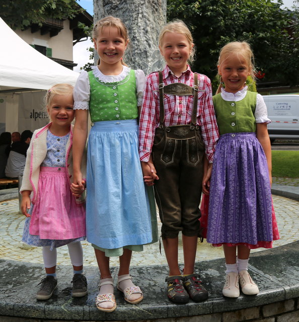 Marlene, Noemi, Elodie und Sarah Tichy a ganz a fesches Quartett.