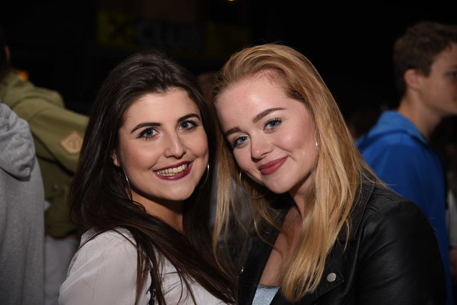 Anja und Victoria aus Andorf feierten gemeinsam am Samstag.