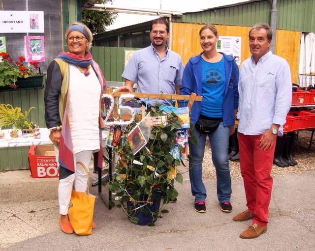 Bgm. Richard Hemmer mit Gattin , Sabine Winter und Obmann Christoph Schwarzel