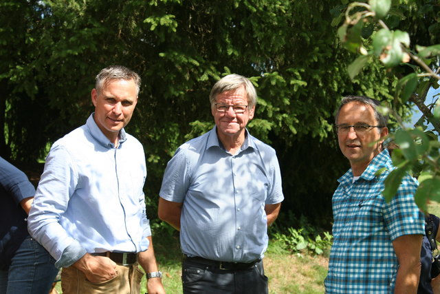 Bgm. Hannes Lerchbaumer, Ferdinand Cenger vom TVB Uttendorf und Franz Nill, der gar nicht so alte Altbürgermeister von Uttendorf. | Foto: Jürgen Brandt