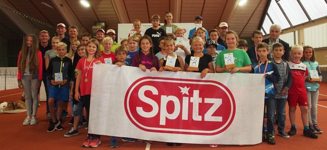 Die bestplatzierten Nachwuchs-Tennisspieler der Bezirksmeisterschaft 2017.