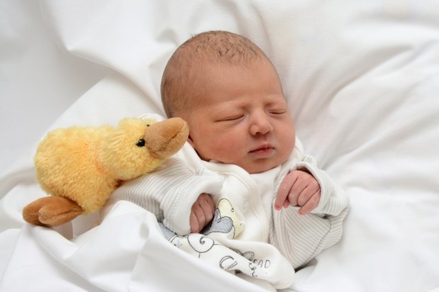 Vanessa Datum: 7.3.2017 Eltern: Carina und Günther Prügger Geburtsort: LKH Graz Größe: 50cm Gewicht: 2615g | Foto: babysmile