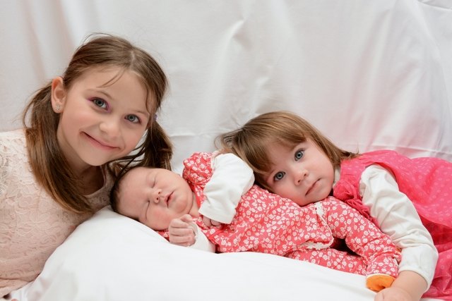 Alina Datum: 8.3.2017 Eltern: Nermina und Edin Bunic Geburtsort: LKH Graz Größe: 53 cm Gewicht: 4120g | Foto: babysmile