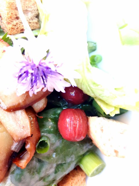 Dirndl im Salat