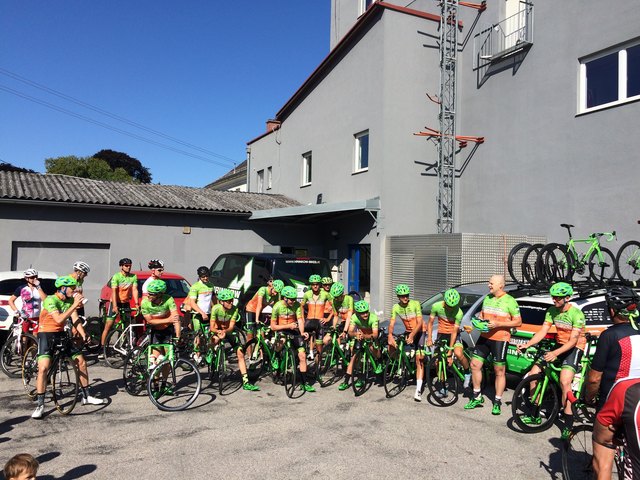 Briefing mit Alex Hrinkow und seinem Advarics Cycling Team