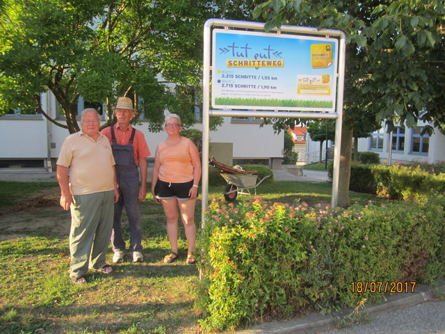 Hinweisschild am Schulplatz (Nr.5), vor der Schule - Start/Ziel