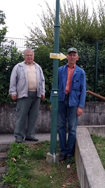 Der letzte Wegweiser schließt den Rundweg zum Ziel am Schulplatz wieder!