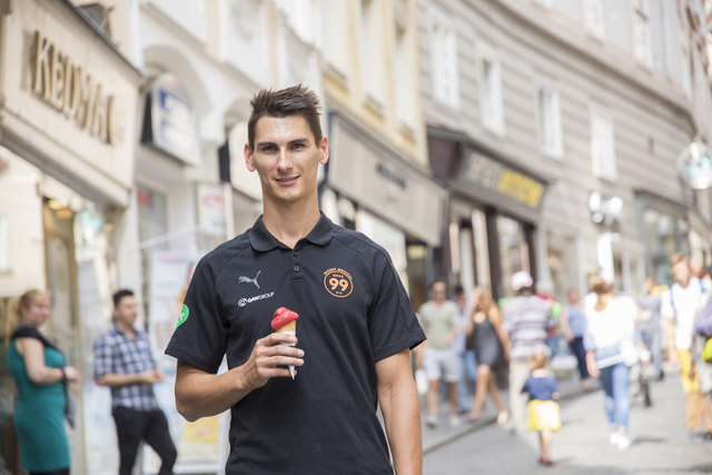 Steirerbluat ist kein Himbeersaft: Himbeereis darf im Sommer schon sein. Daniel Oberkofler ist wieder auf den Graz-Geschmack gekommen. | Foto: Prontolux