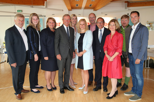 Franz Essl, Elisabeth Huber, Gertraud Salzmann, LH Wilfried Haslauer, Tanja Graf, Marlene Wörndl, Karl Zallinger, Peter Haubner,  Andrea Eder-Gitschthaler, Günther Kronberger, Stefan Schnöll, | Foto: Neumayr