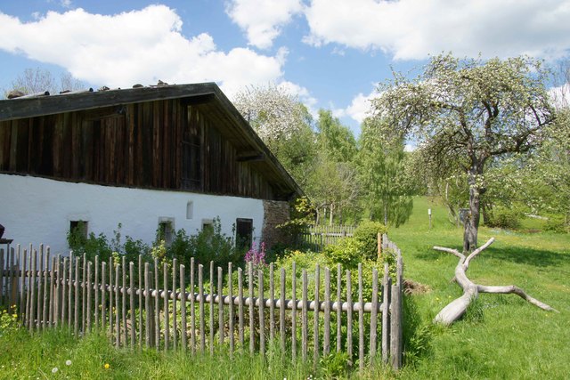 Der Unterkagererhof in Auberg lädt zum Kurs "NATUR ENTDECKEN UND GENIEßEN" ein.
