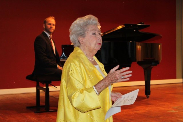 KS Prof. Christa Ludwig moderiert den Abend. | Foto: Veronika Spielbichler