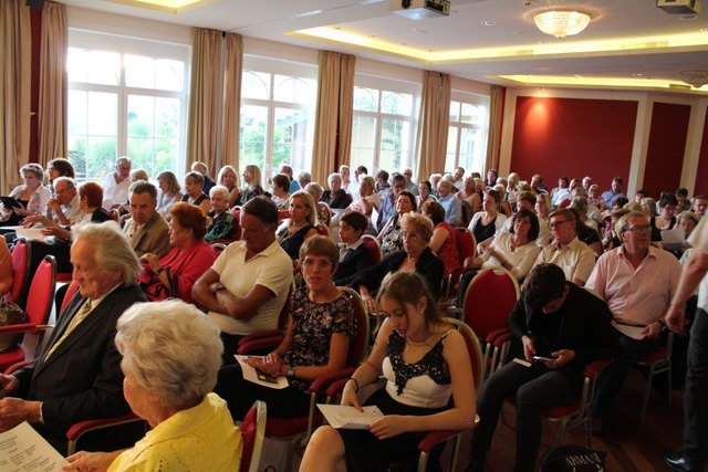 Vollbesetztes Auditorium im Hotel Panorama Royal, Bad Häring. | Foto: Veronika Spielbichler