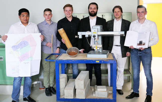 Thai Son Nguyen, Stephan Brunner-Szabo, Marco Sailer, Stefan Lorenz, Prof. Wolfgang Leeb und Philipp Dragosits (v.l.) setzen sich für Jugendliche in Afrika ein