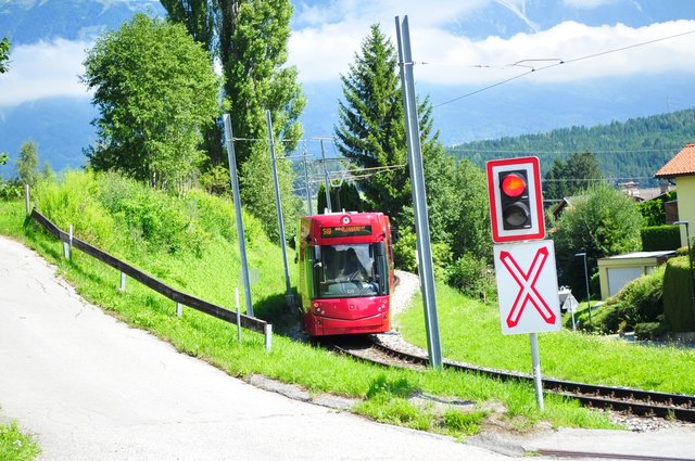 Der Bahnbetrieb wurde eingestellt – ein Schienenersatzverkehr ist bereits eingerichtet.