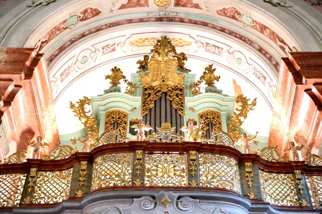 Vom Fußboden bis zu den Deckenfresken wurde die Basilika von Rein saniert. Eine Spezialführung zeigt die Besonderheiten | Foto: Höfler