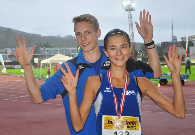 David Mayr und Laura Croll zeigen bei den Nachwuchsleichtathletikmeisterschaften ihr Können. | Foto: Friedrich Baldinger